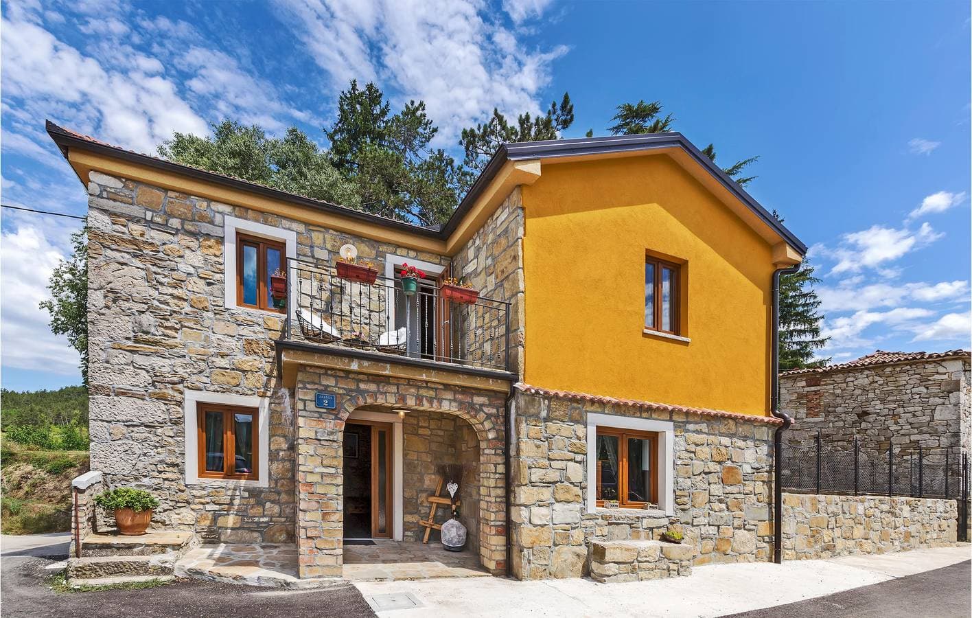 Charmante 2-Zimmer-Wohnung mit Terrasse in der Nähe des Zentrums von Pazin 1
