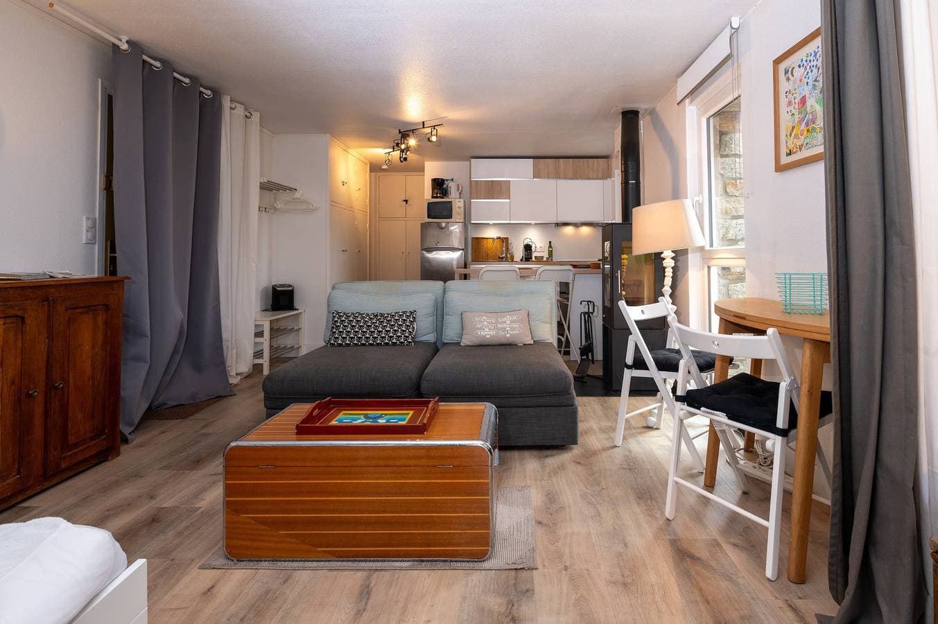 Foto 7 von 20: Studio 'Le Rivage Bord De Mer Parking Wifi' mit Balkon und WLAN