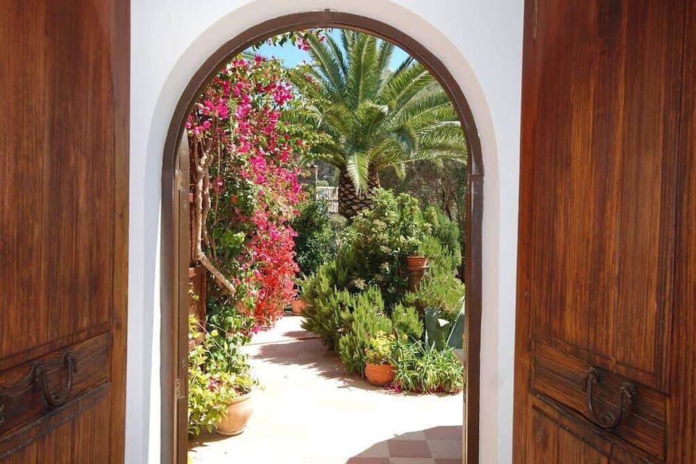 Erholung in mediterranem Garten am großen privaten Pool -Reduzierte Maipreise ! 1