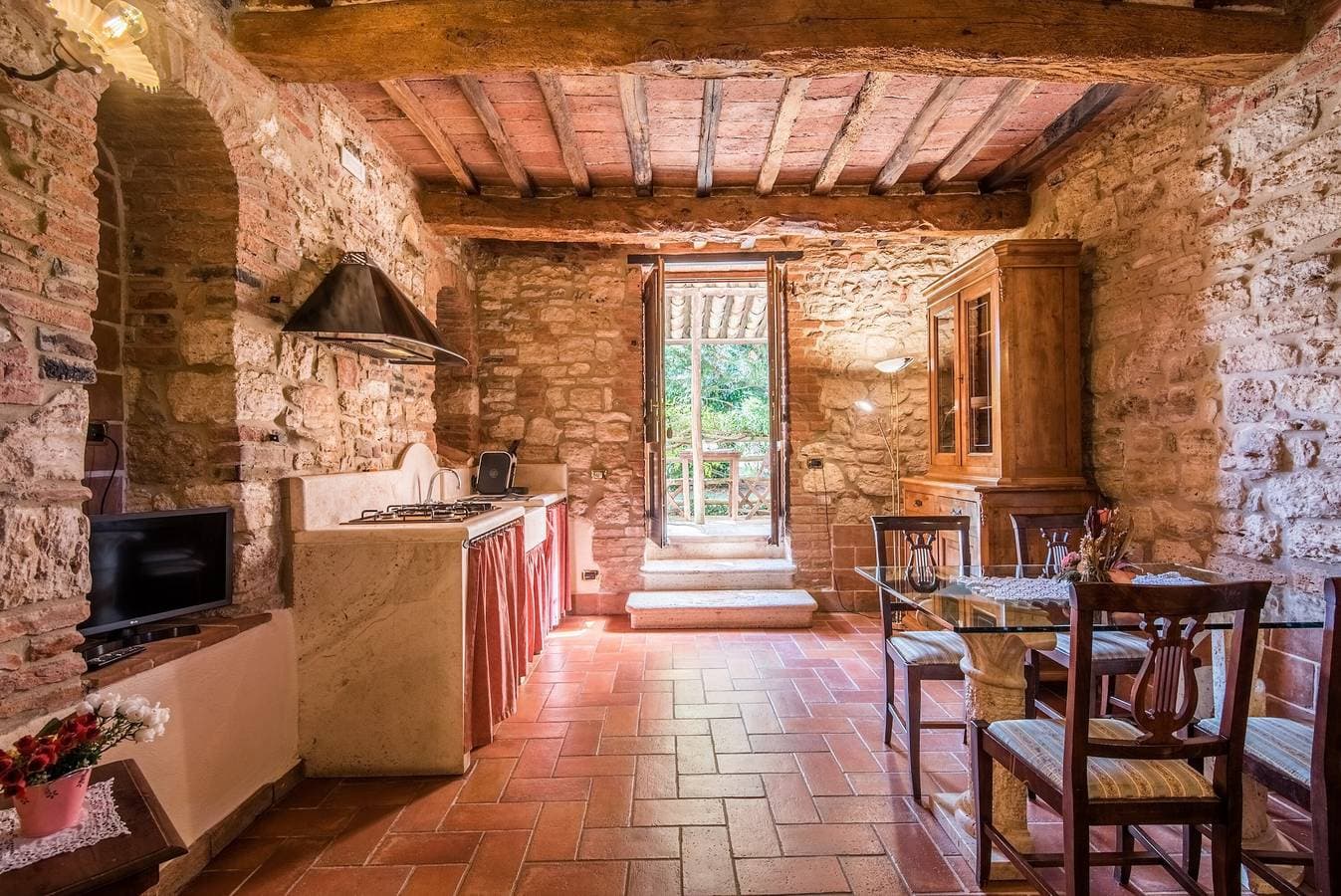 Foto 4 von 28: Ferienwohnung 'Agriturismo Ischieto - La Cantina' mit Gemeinschaftspool, WLAN & Klimaanlage