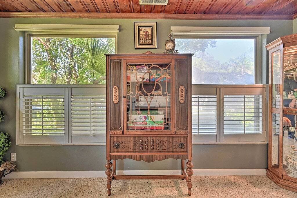 Foto 6 von 44: Riverfront Getaway w/ Hot Tub & Game Room!