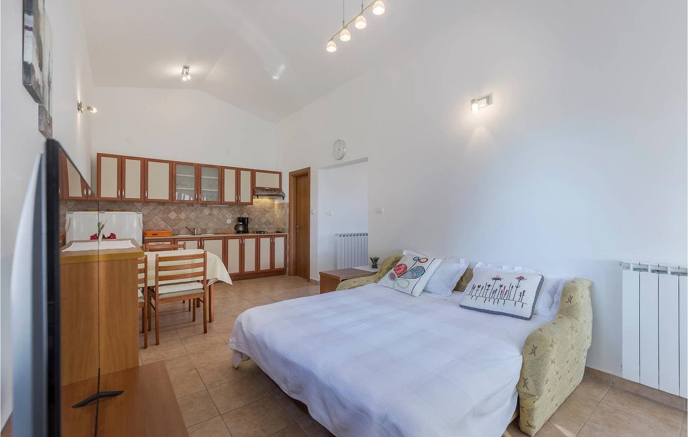 Foto 11 von 20: Gemütliche Ferienwohnung mit Terrasse, Parkplatz und WLAN in der Nähe des Strandes von Fažana