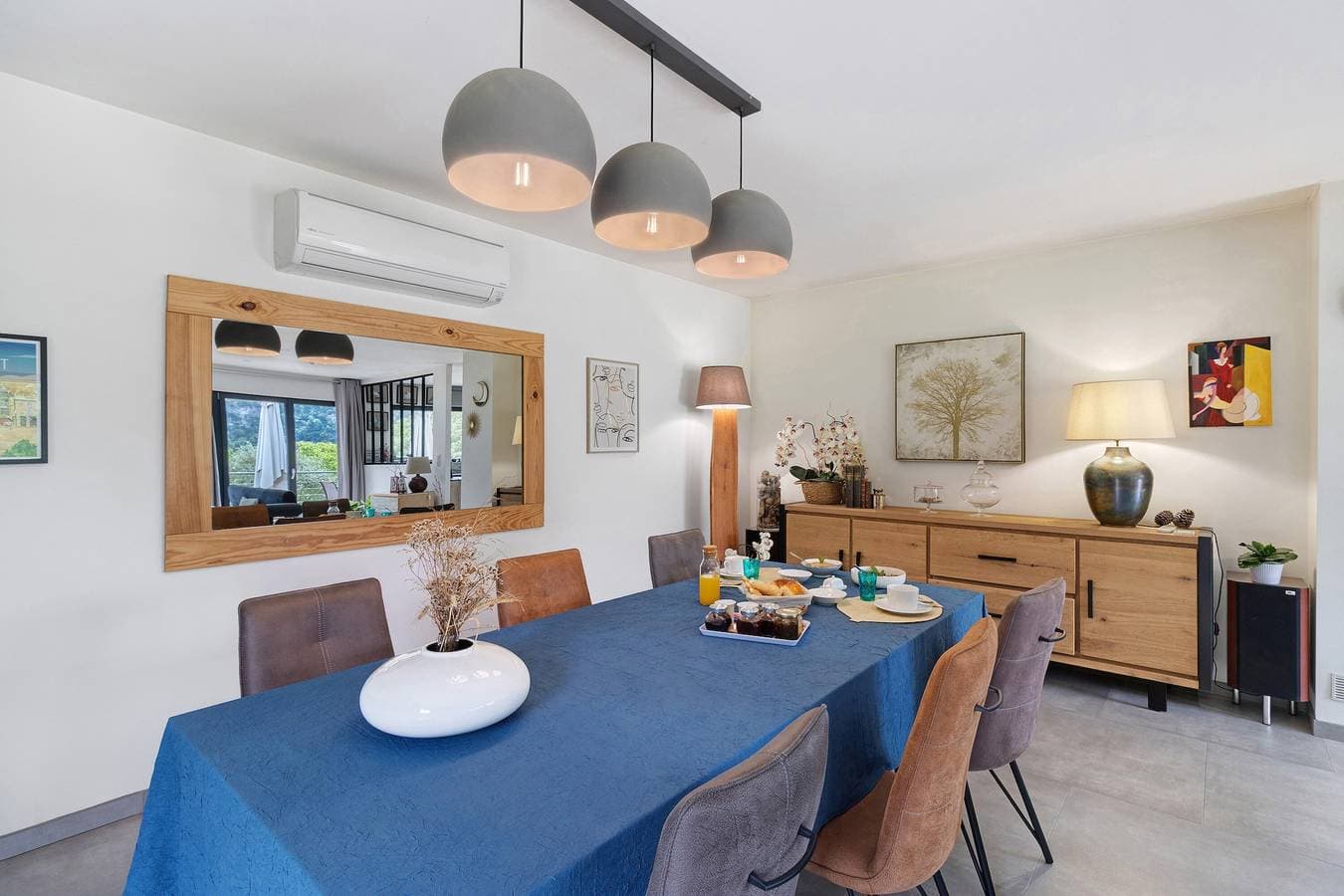 Foto 5 von 24: Gästezimmer „Au Cerf Blanc Suite Parentale“ mit Bergblick, WLAN und Klimaanlage