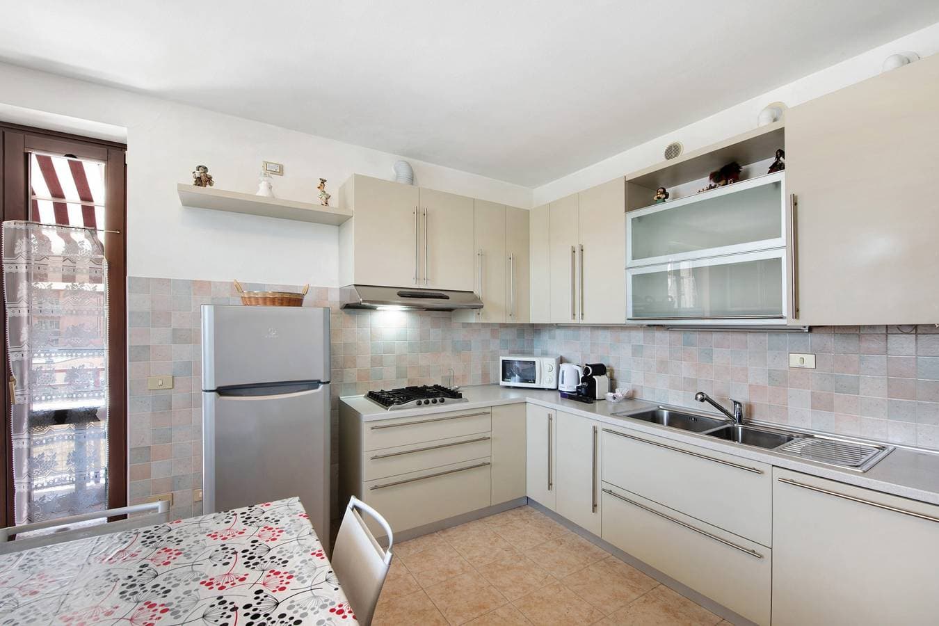Foto 4 von 21: Ferienwohnung "Residenz San Zeno S P House" mit Gemeinschaftspool, Terrasse und Klimaanlage