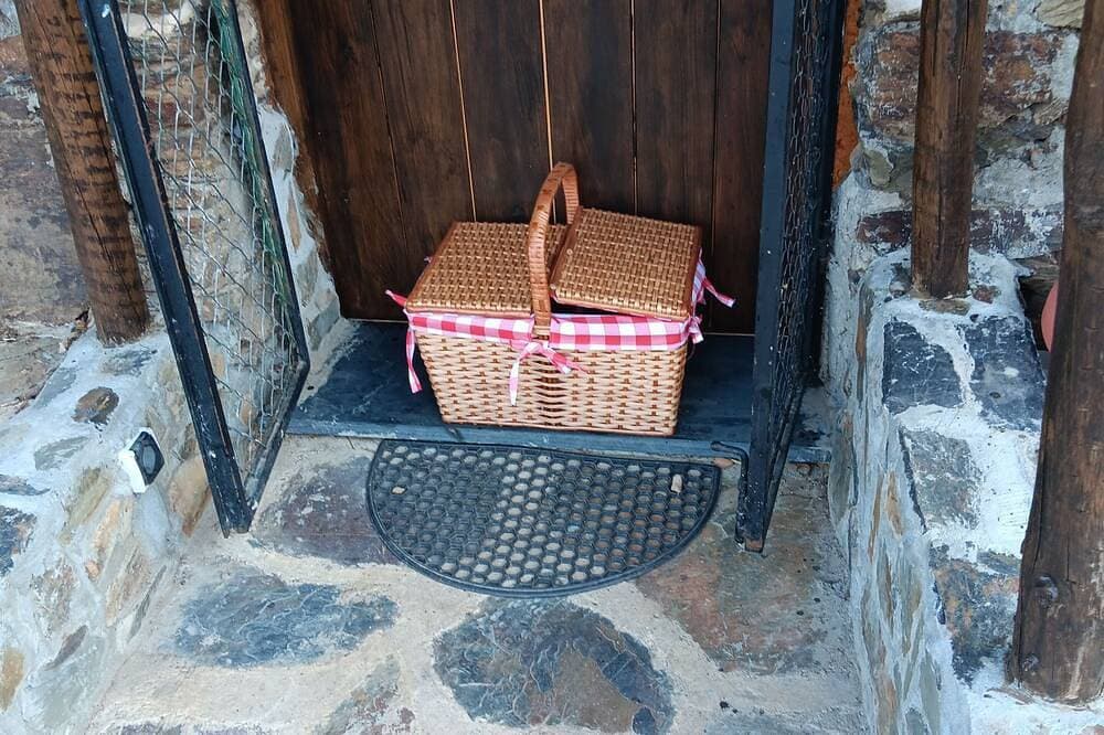 Foto 9 von 30: Relax at Ceira Cottage -Private Plunge Pool & Nature Escape