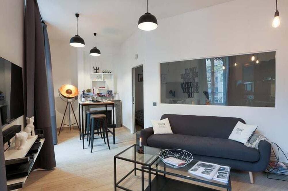 Beautiful atypical apartment AC / garage 1