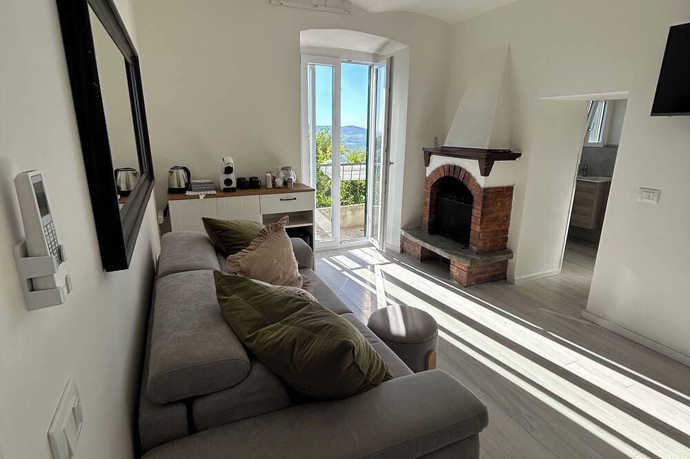Romantic retreat with a private panoramic terrace near the Saturnia Hot Springs 1