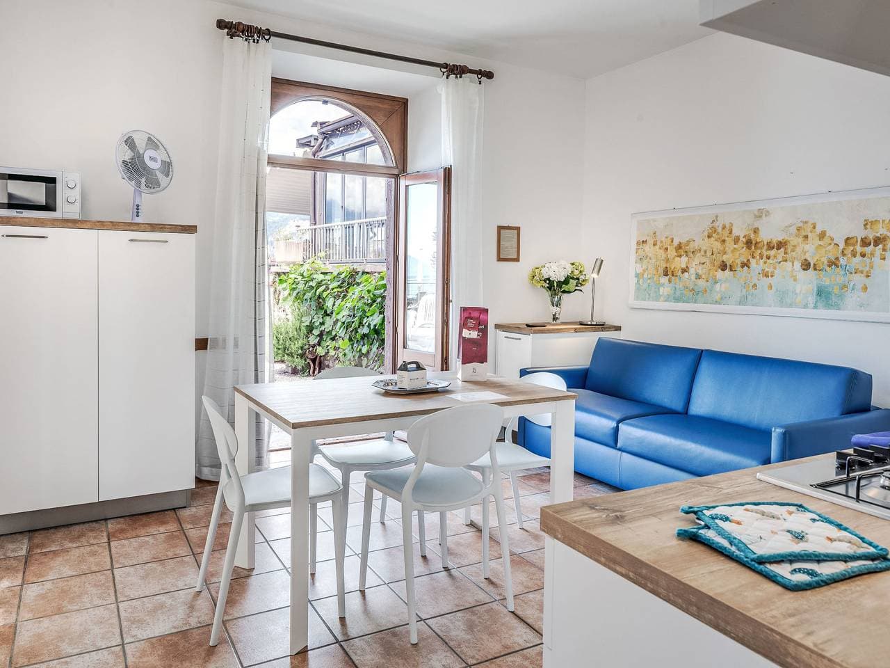 Zwei-Zimmer-Wohnung mit Seeblick 1