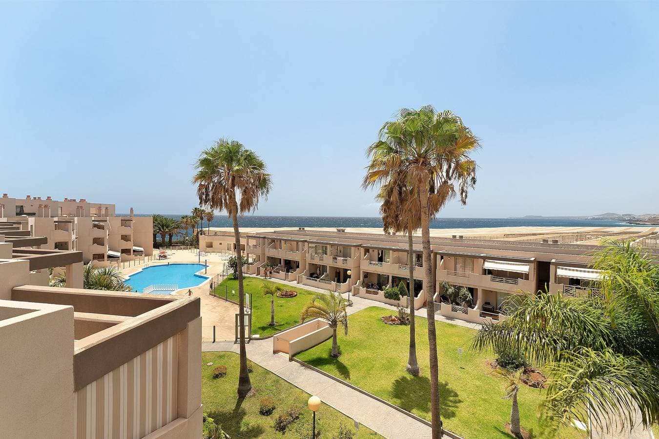 Foto 2 von 23: Ferienhaus 'Duplex Tejita Beach' mit Gemeinschaftspool, Balkon und WLAN