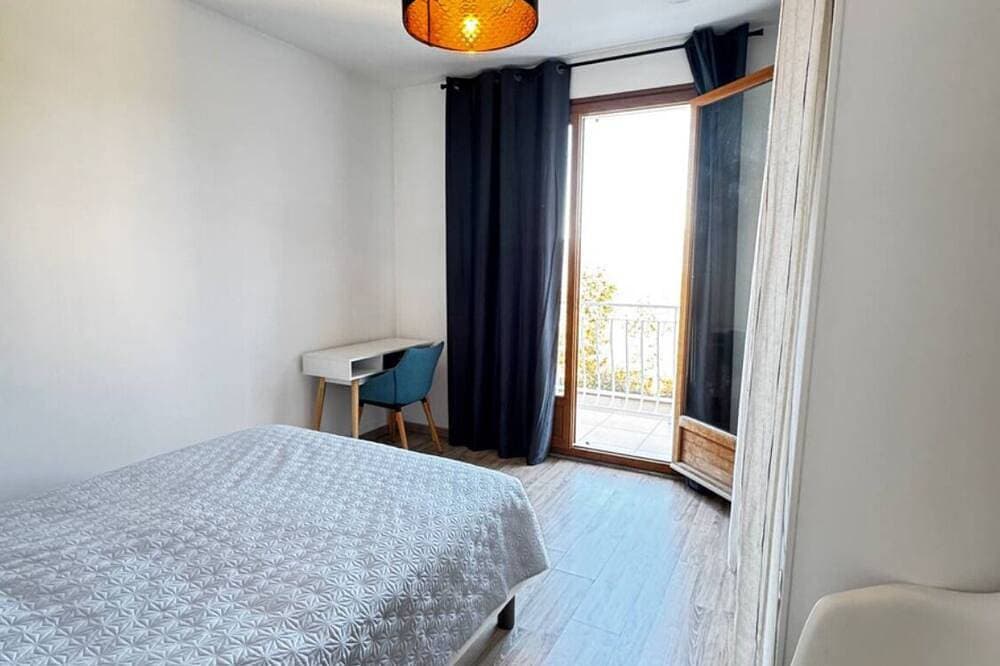 Foto 4 von 17: Spacious 2 Bed Apartment Between Sea And Mountains