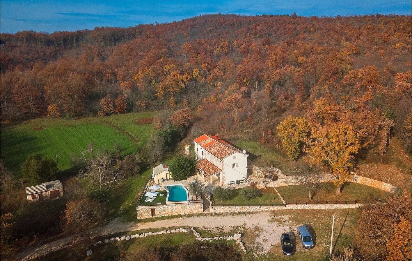 Sonnige 2-Zimmer-Wohnung mit Pool, WLAN und Parkplatz in der Nähe des Stadtzentrums von Vinez 1