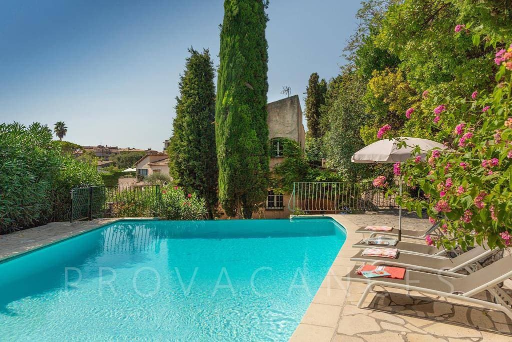 Schönes Ferienhaus mit Pool 100 m vom Zentrum von Vence 1