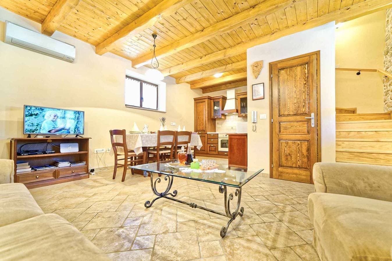 Foto 11 von 25: Ferienhaus mit Swimmingpool und Grill