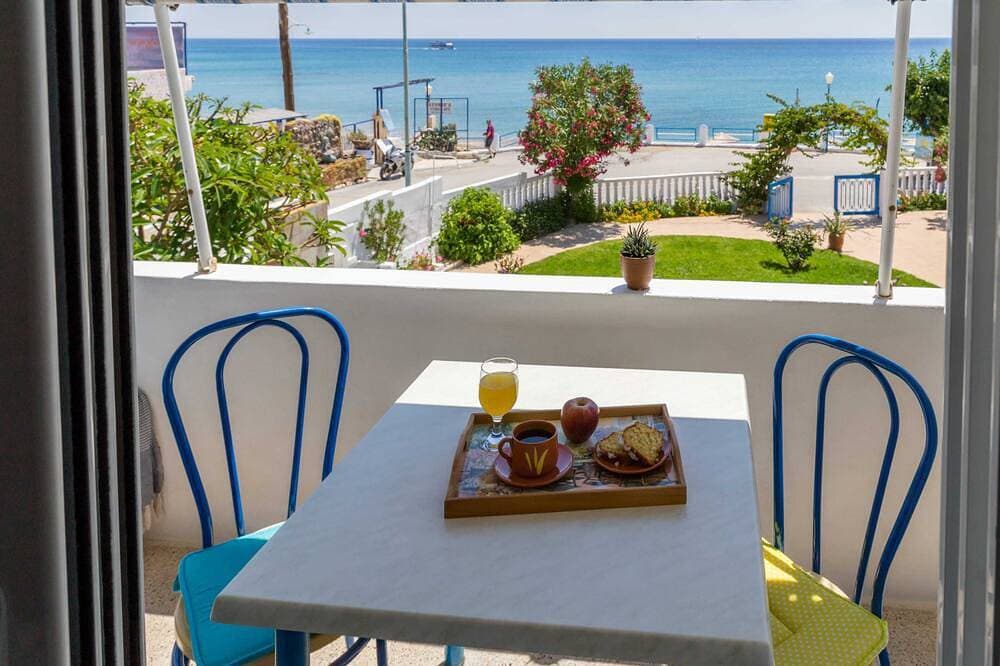 Apartment für 2 Personen mit Meerblick direkt am Strand, Restaurants in der Nähe 1
