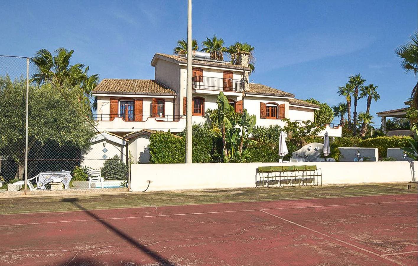 Foto 2 von 48: Luxuriöses Apartment am Strand mit Pool und Parkplatz