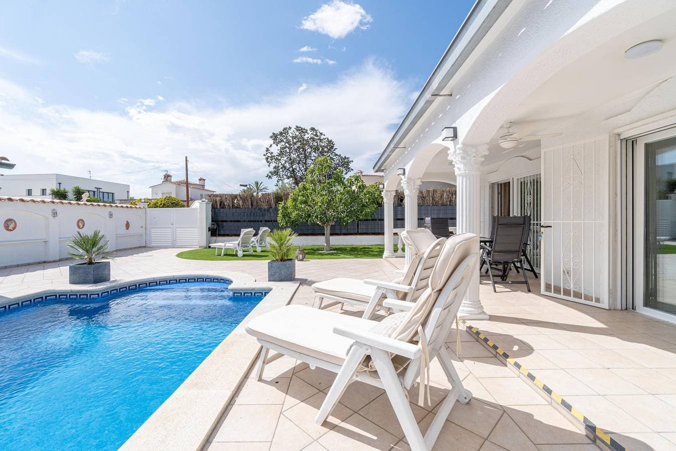Foto 8 von 40: Erdgeschosshaus mit 3 Schlafzimmern und Pool