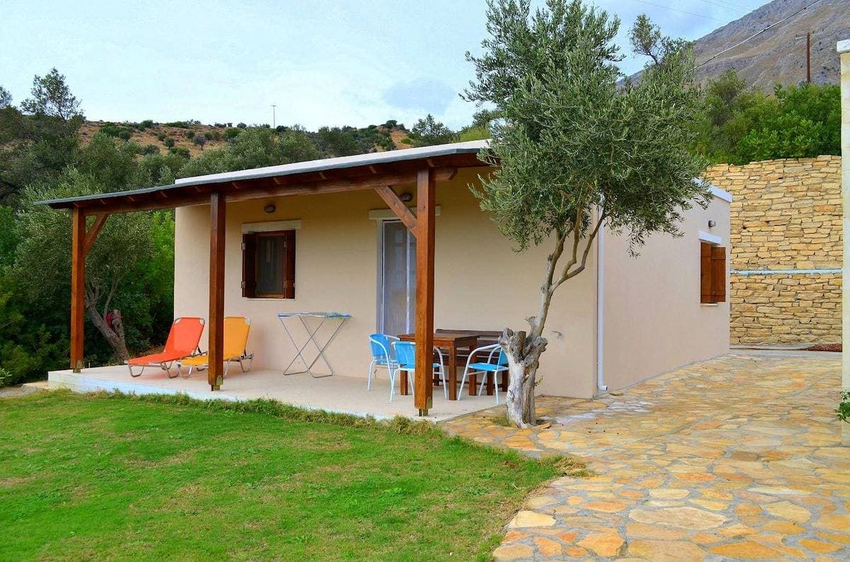 Foto 12 von 37: Ferienhaus mit Pool, großer Garten, idyllisch und ruhig, Wifi | Triopetra, Kreta