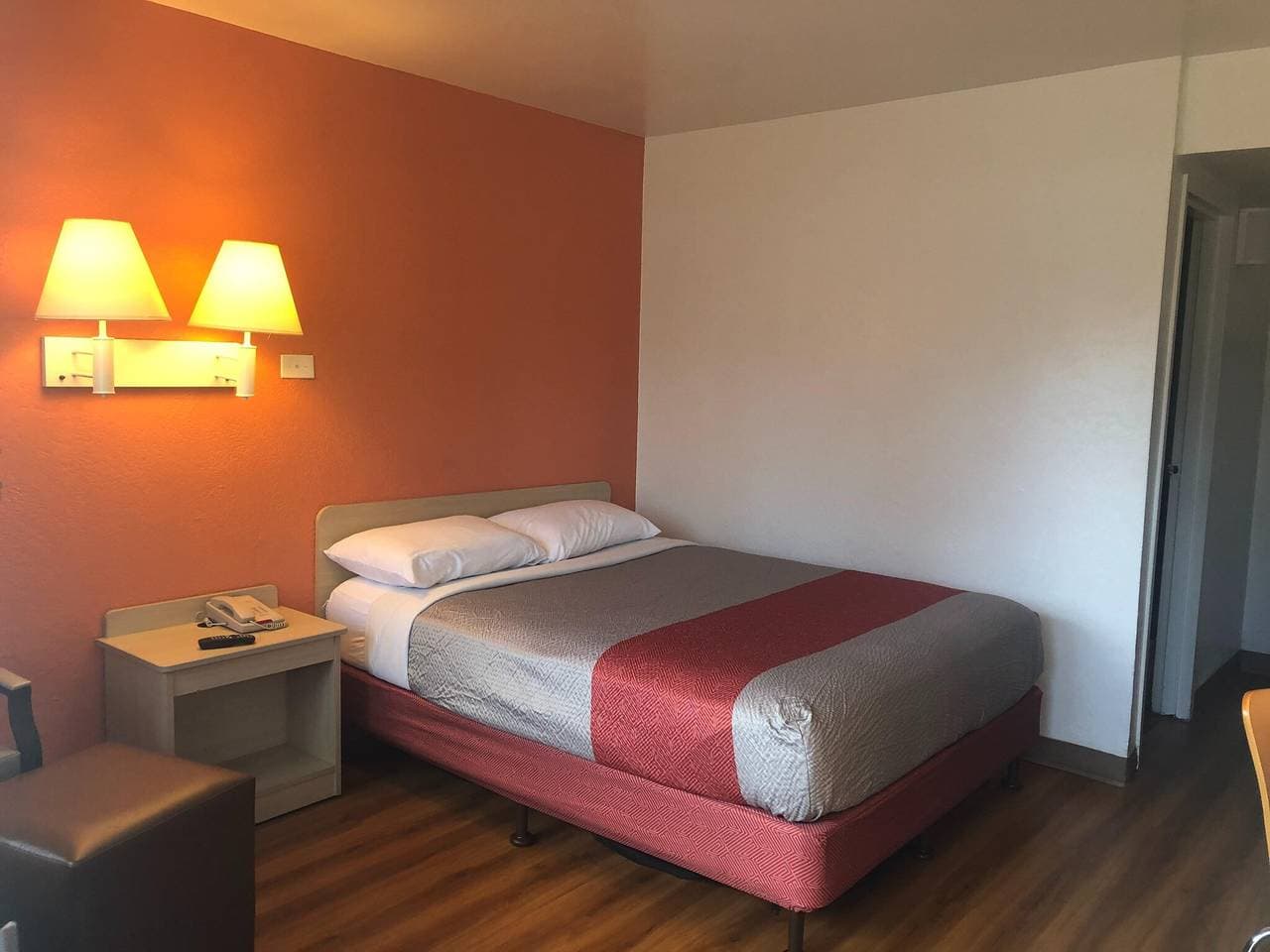 Foto 13 von 28: Ms6 Jacksonville | 1 Doppelbett | Ada/Badewanne