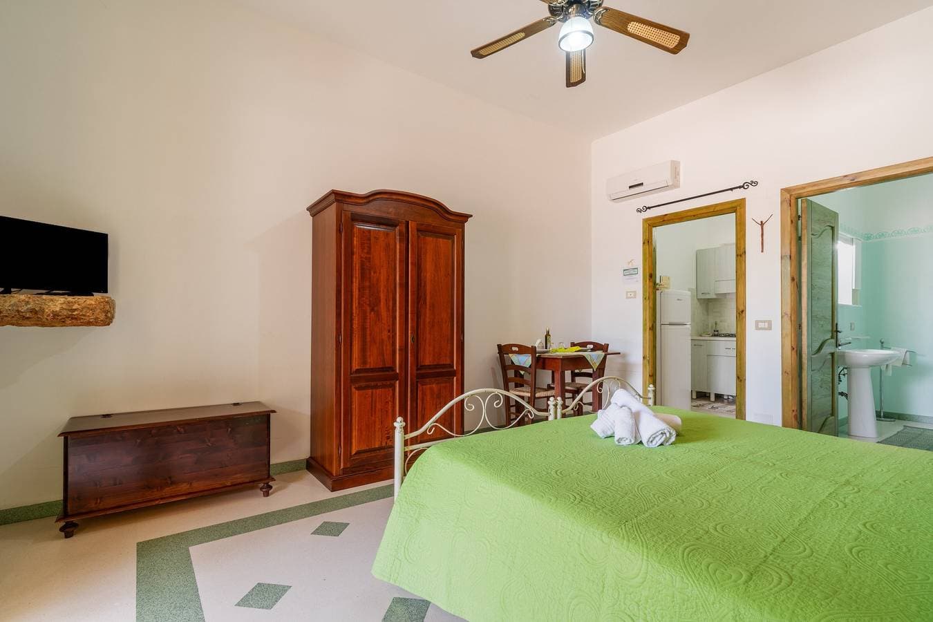 Foto 7 von 29: Ferienwohnung "Domus Mea Salento Arazzo Verde" mit Gemeinschaftspool, Gemeinschaftsterrasse und WLAN