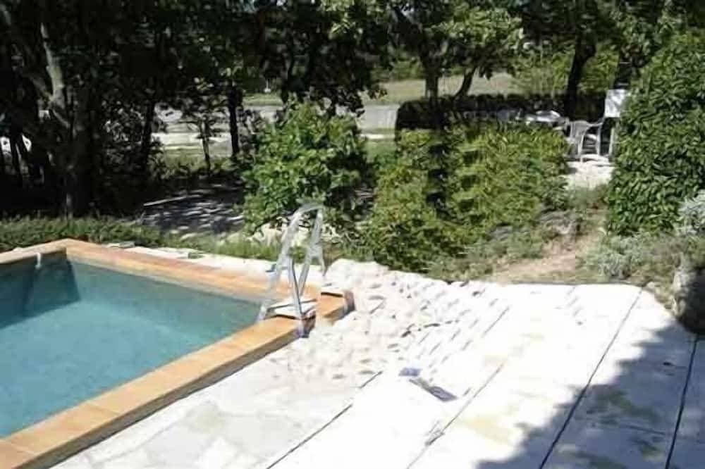 Foto 12 von 13: Sehr schönes Haus, Schatten und Sonne, kleiner Pool.