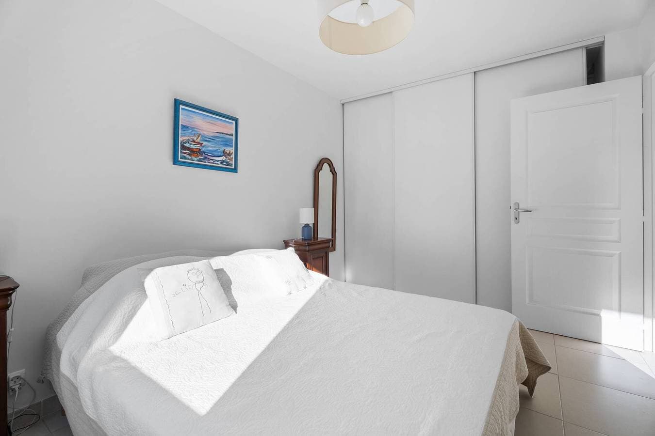Foto 9 von 20: Apartment 'Grand T2 nahe Strand' mit Seeblick, Gemeinschaftspool und Klimaanlage