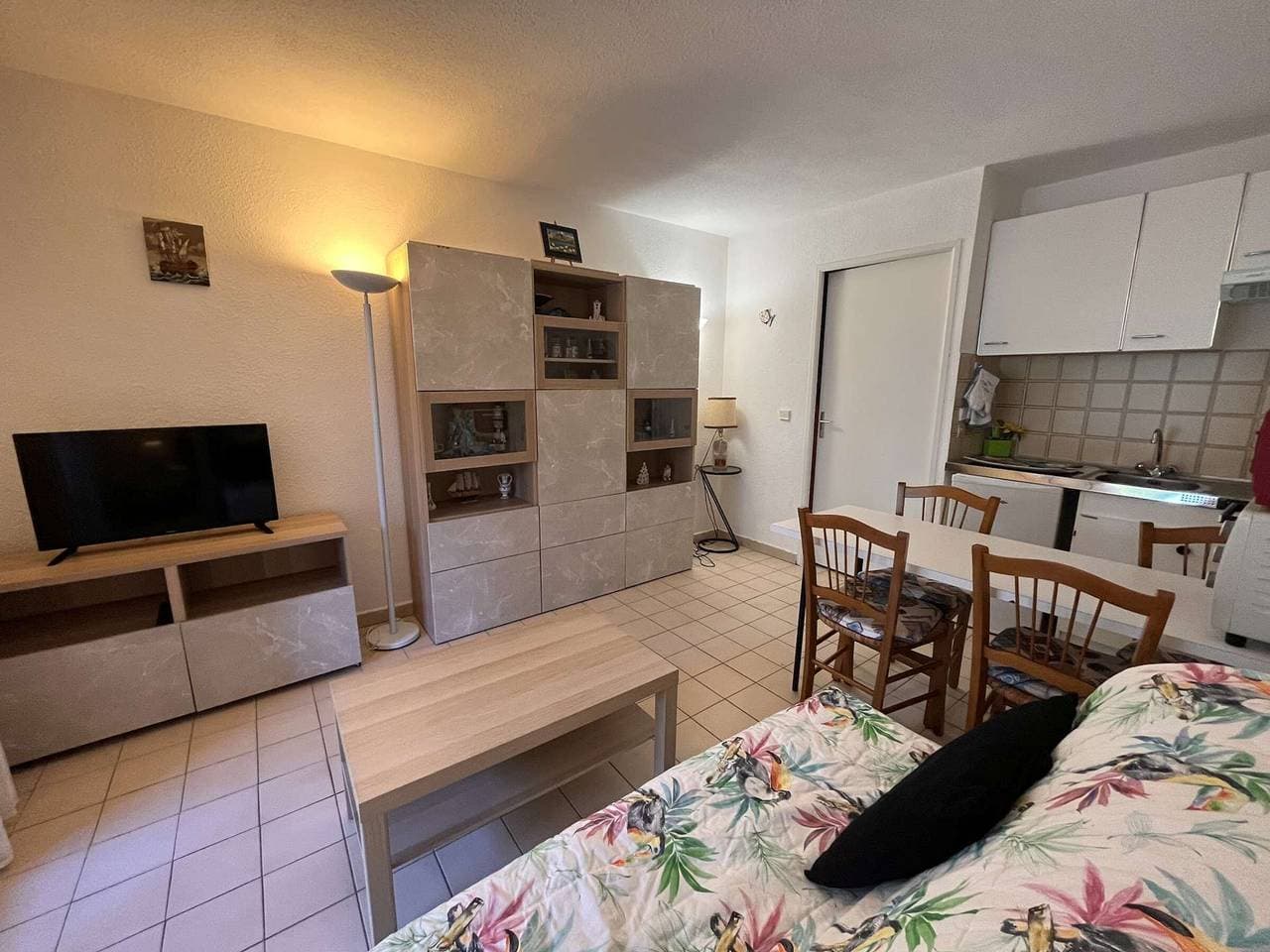 Foto 3 von 20: Studio cabine avec piscine, tennis, parking privé à 400m de la plage - 4 couchages