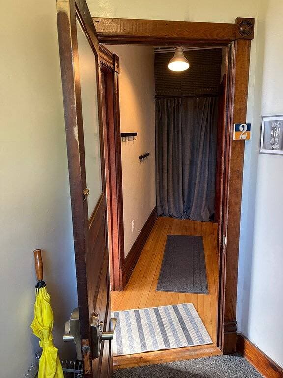 Foto 3 von 17: Die Studio Suite im zweiten Stock liegt im Herzen von Marquette, nur wenige Schritte von der Innenstadt entfernt
