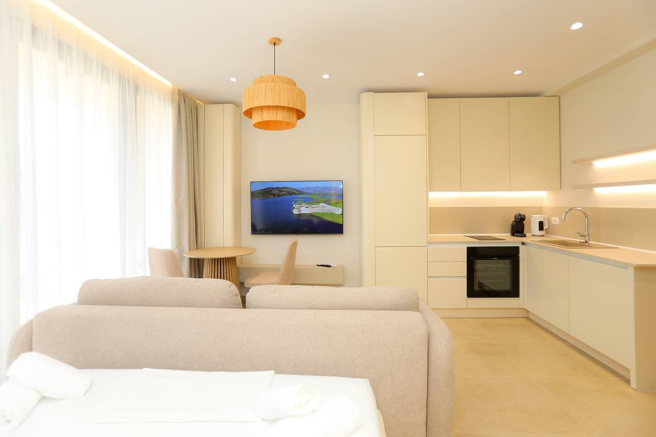 Foto 12 von 28: Palm Coastal White Studio