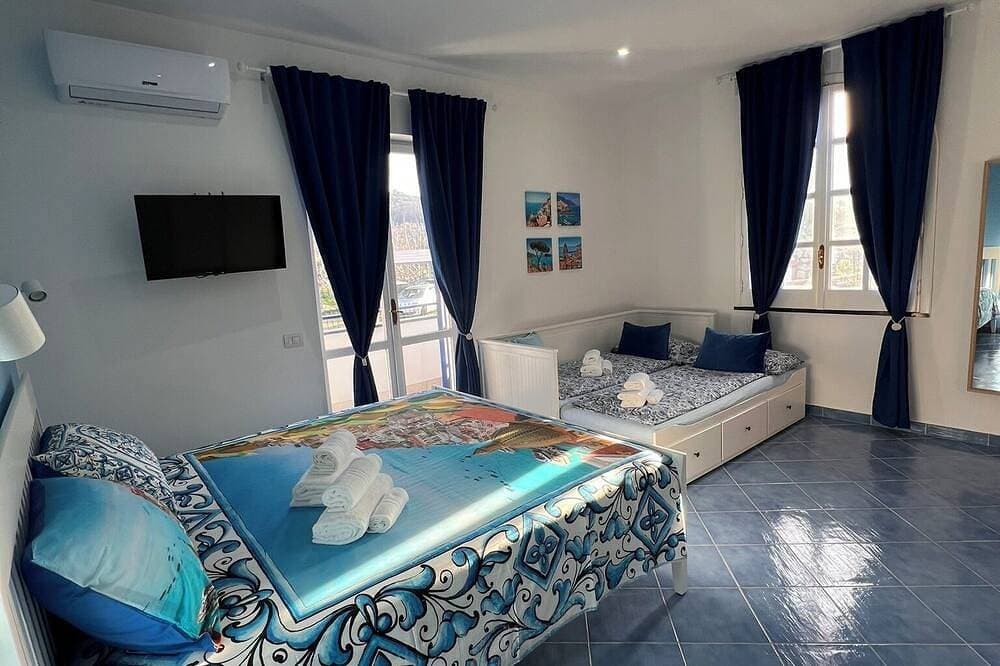 Foto 4 von 23: Ferienwohnung mit atemberaubendem Ausblick auf den \"Golfo di Napoli\"