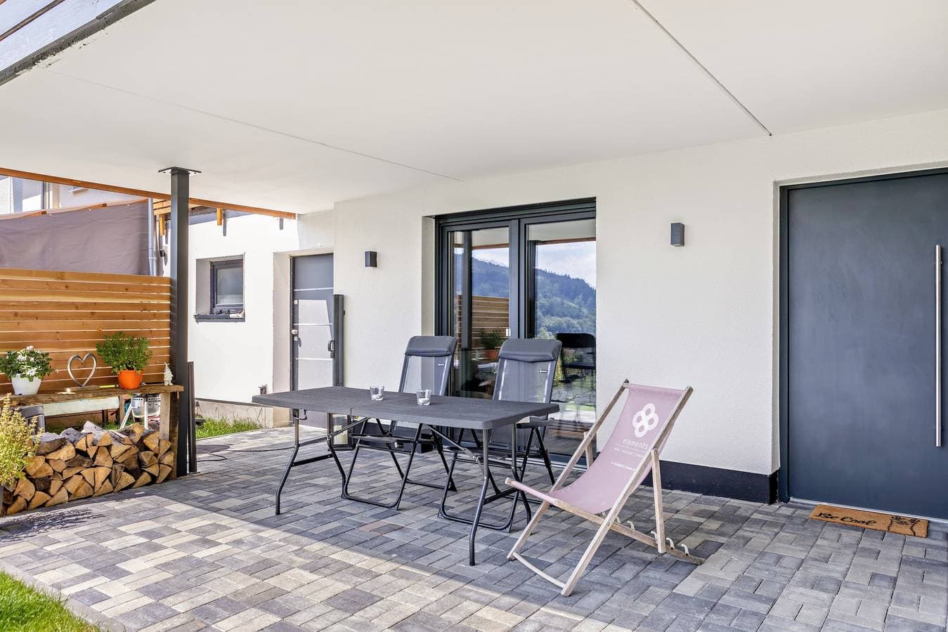 Foto 10 von 21: Ferienwohnung In Helsa mit Bergblick