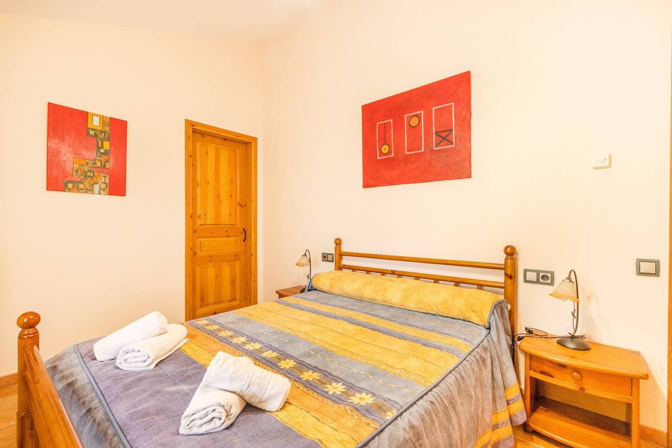 Foto 9 von 25: Zimmer 'Doppel 2' Casa Roca-Sant Martí de Barcedana mit WLAN und Klimaanlage.