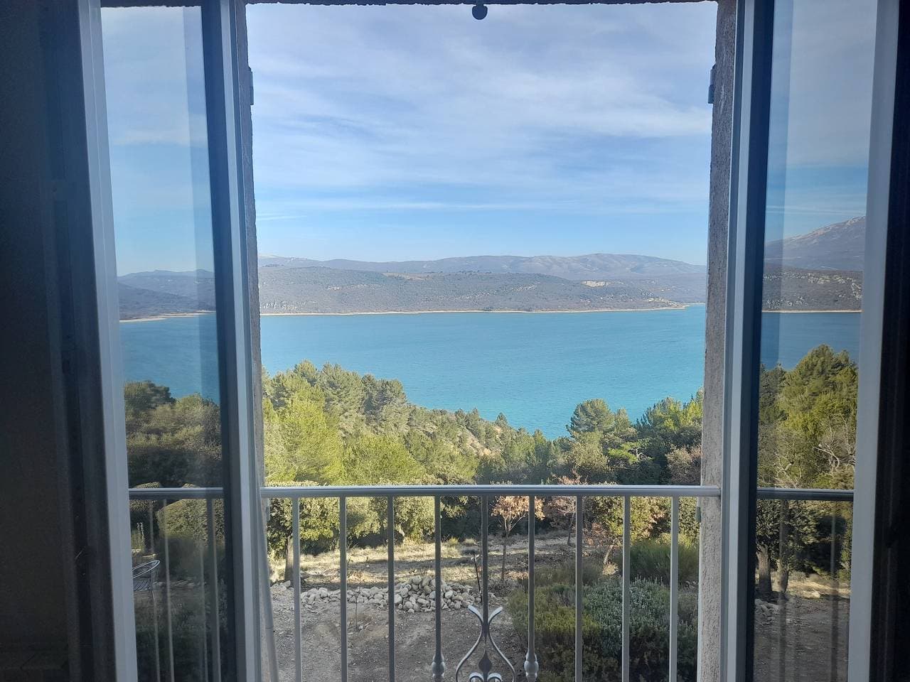 Foto 2 von 32: Gemütliches Apartment in Sainte-Croix-du-Verdon 44 m² Seeansicht