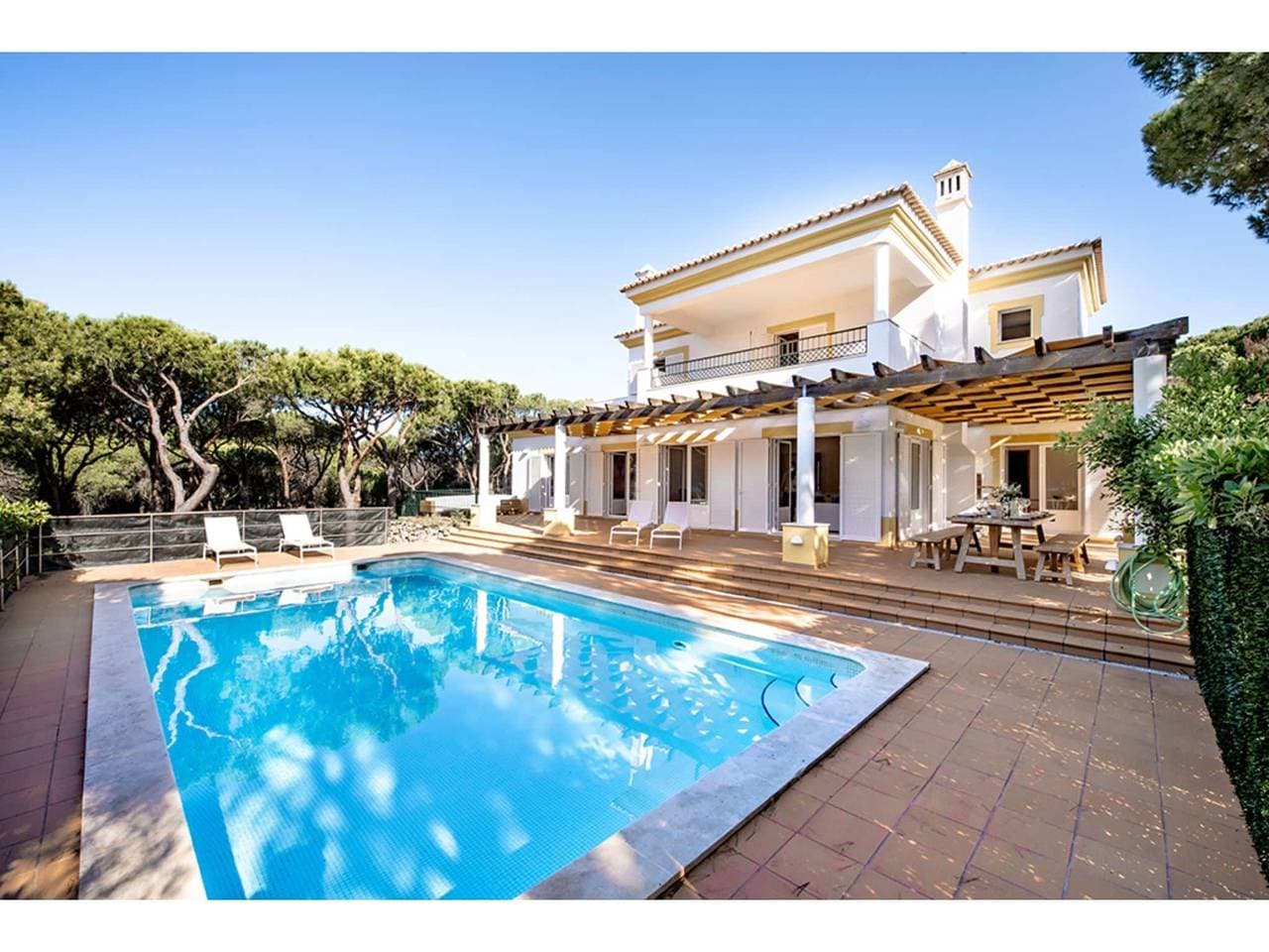 Große Villa mit privatem Pool nur wenige Gehminuten vom Strand entfernt 1