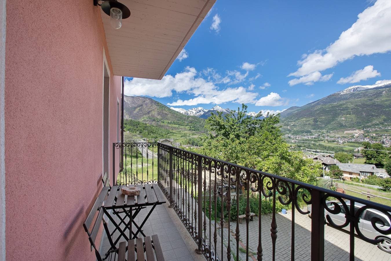 Foto 13 von 29: Ferienwohnung 'La Maison De Deni - Vista Castello' mit Bergblick