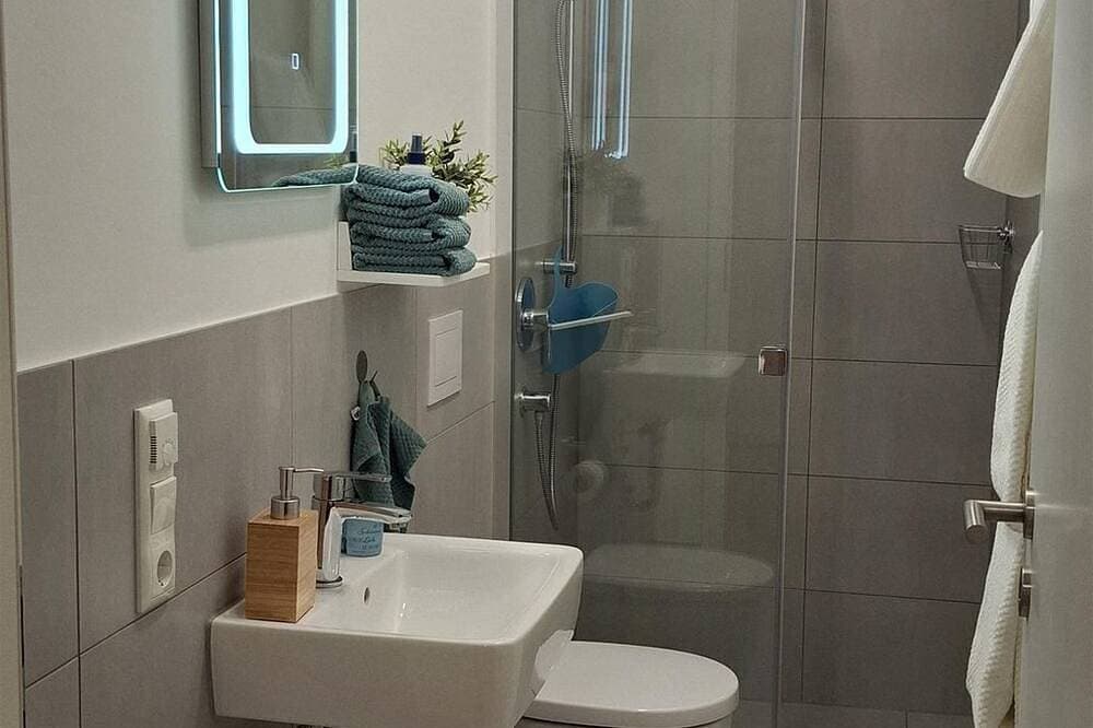 Foto 4 von 16: Penthousewohnung am Park - Appartement/Fewo, Dusche oder Bad, Wc, 2 Schlafräu