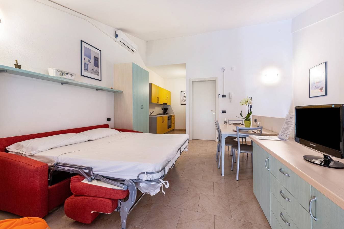 Foto 6 von 15: Studio-Apartment „Cozy Le Vele 7 Garda Lake“ mit Bergblick, WLAN und Klimaanlage