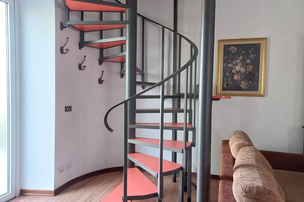 Foto 6 von 18: Apartment-Traditionell-Eigenes Badezimmer-Blick auf den Hof