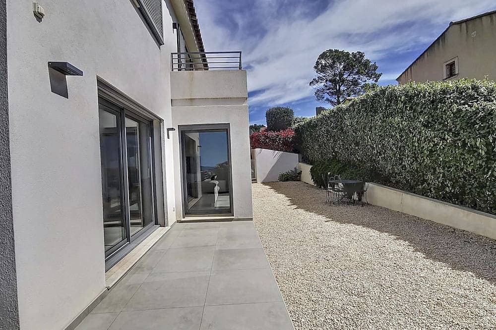 Foto 11 von 30: Neue Ferienvilla mit Pool mit herrlichem Meer- und Dorfblick