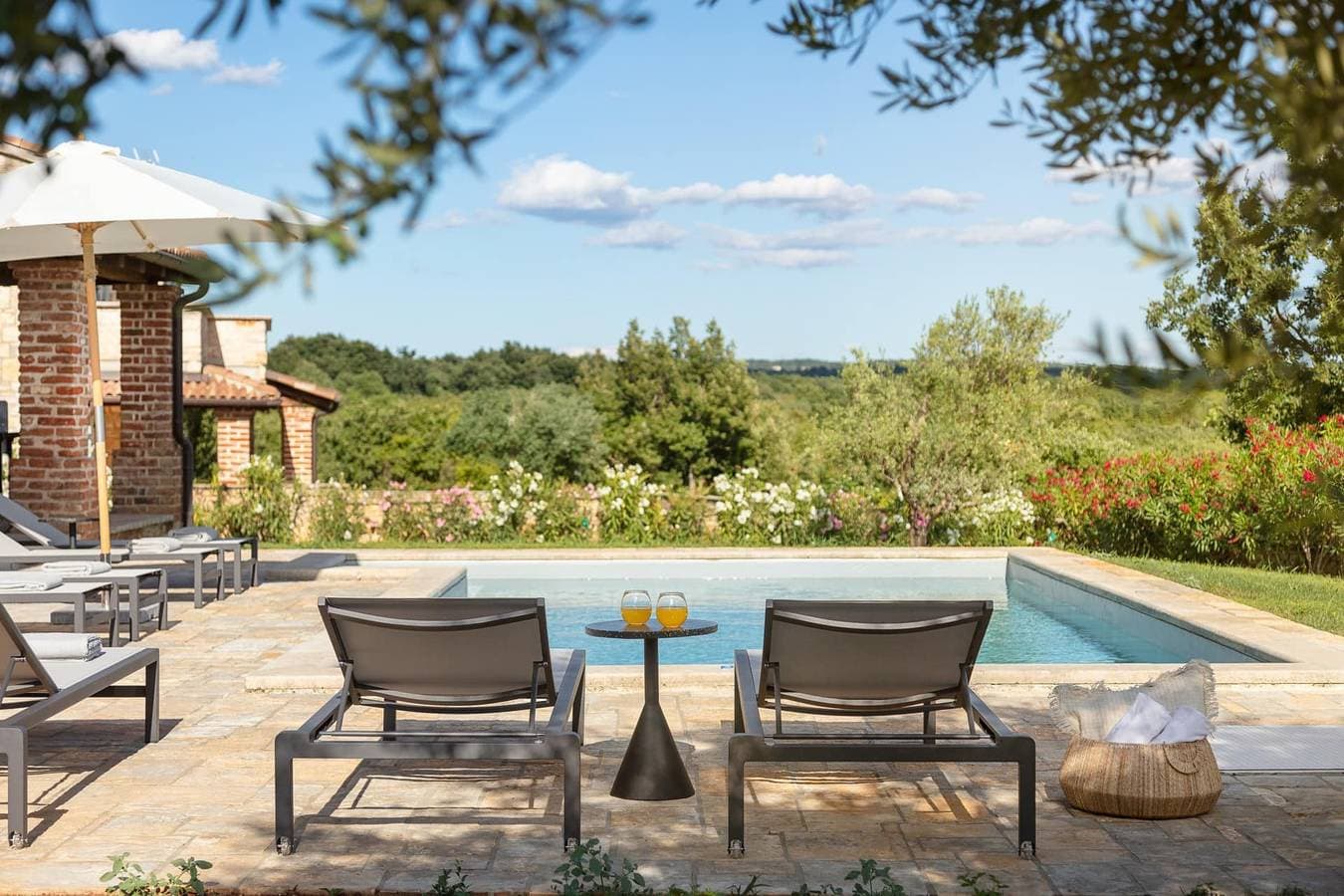 Foto 4 von 21: Rustikale Villa Sylbum mit Pool in Istrien, Panoramablick, tierfreundlich, ruhige Gegend, ideal für Familien, privater Parkplatz, Terrasse, gepflegter Garten