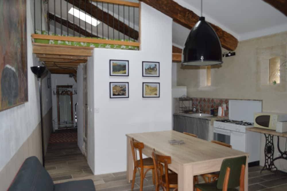 Small artist's house 1