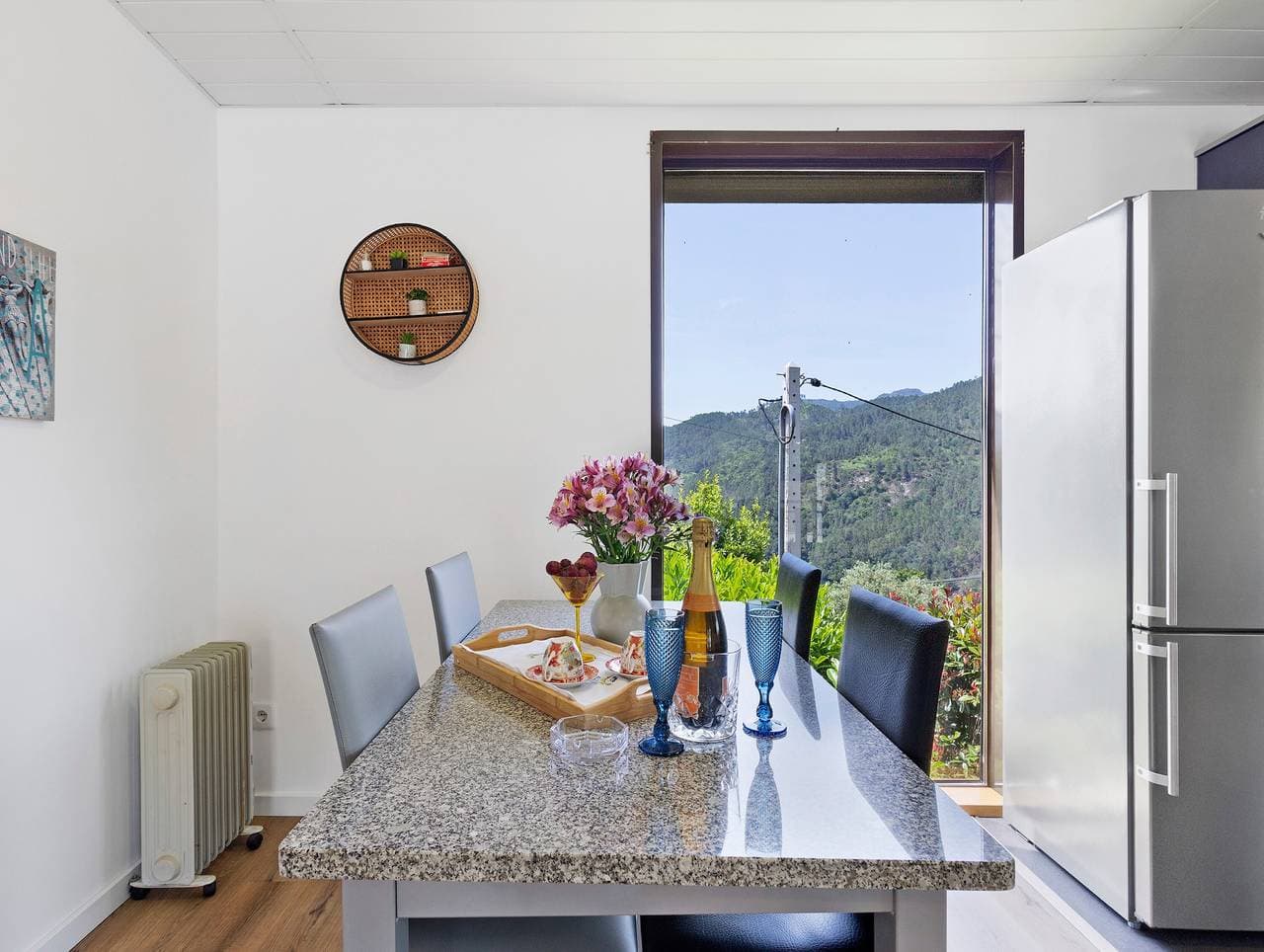 Foto 5 von 26: Ferienhaus 'Casa Das Camélias' mit Seeblick, WLAN und Klimaanlage