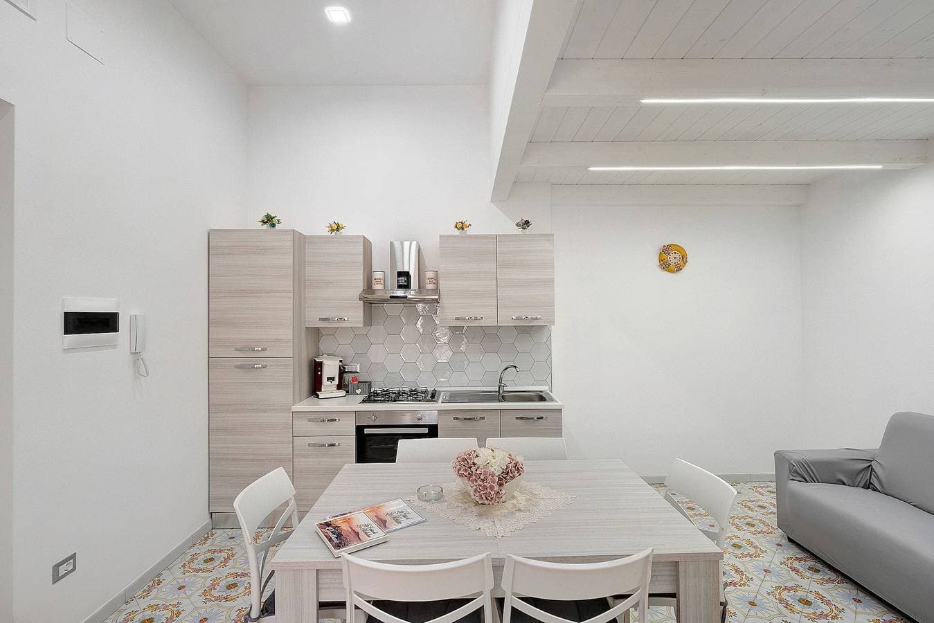 Foto 7 von 21: Ferienwohnung 'La Casa Di Zio Michelino' mit Bergblick, WLAN & Klimaanlage