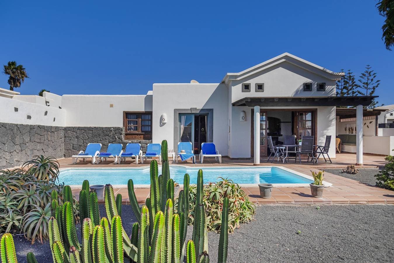 Foto 2 von 31: Ferienhaus "Villa Tania" mit Meerblick, Bergblick, Pool, Garten, Terrassen und WLAN