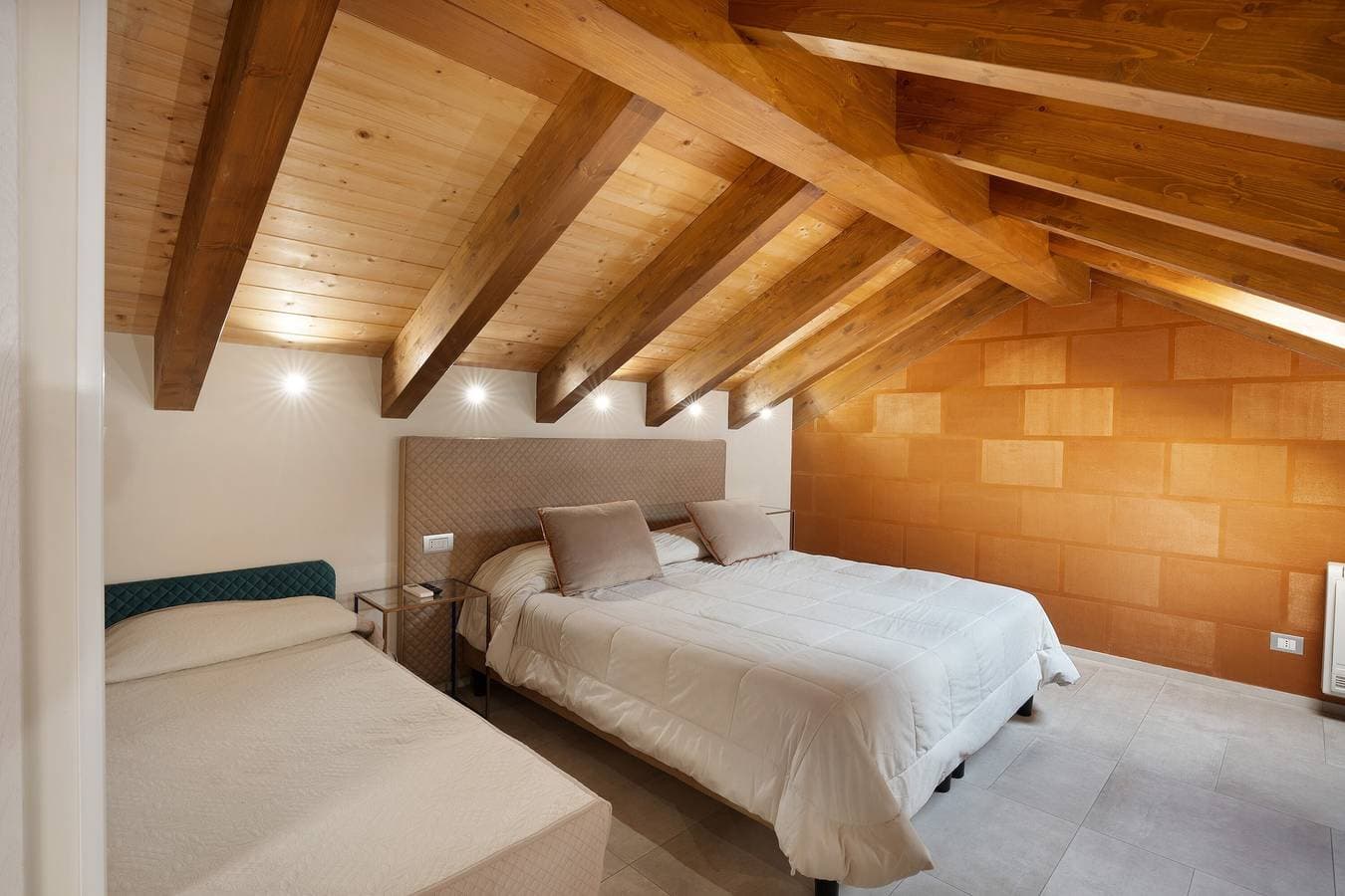 Foto 10 von 13: Zimmer 'L'Oro Di Napoli' mit Wi-Fi und Klimaanlage