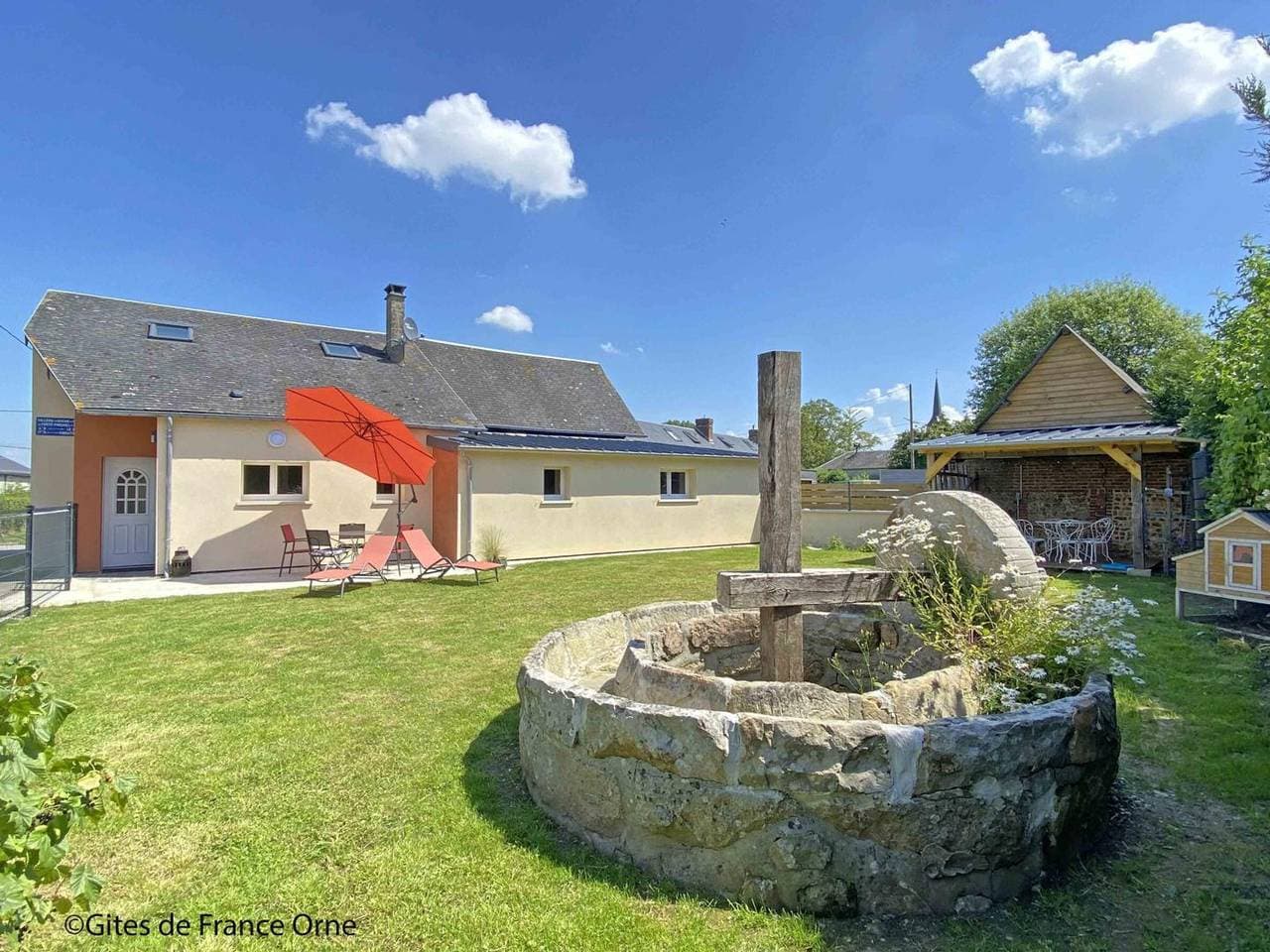 Charmantes Haus in Monnai, Haustiere erlaubt, Garten und Terrasse 1