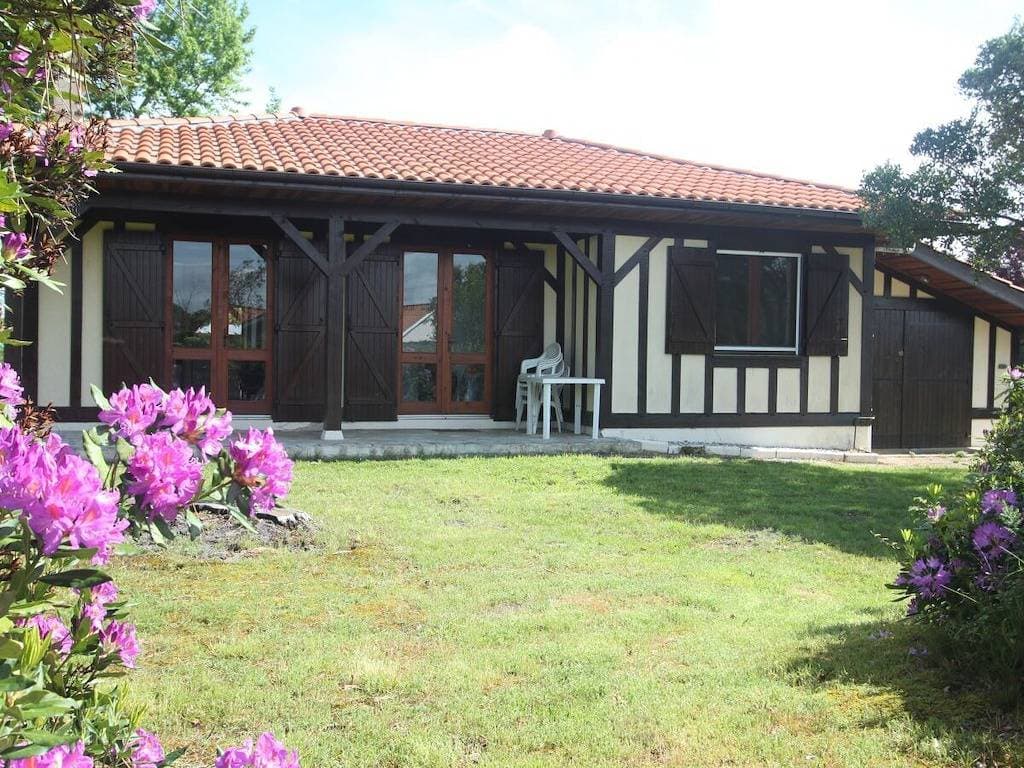 Ferienhaus in Bias mit Schwimmbecken 1