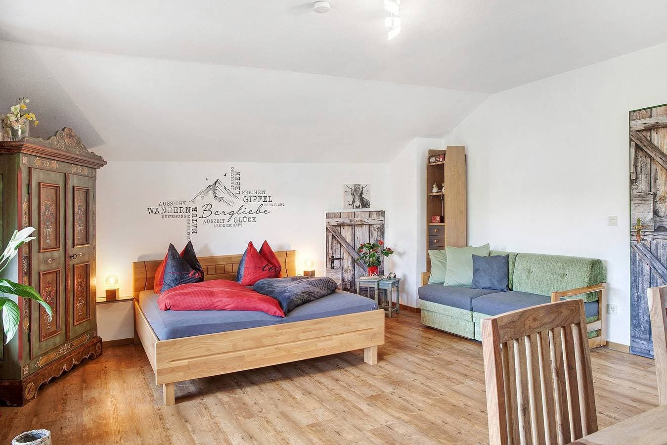Foto 4 von 30: Einzimmerapartment 'Aschaubichl - Wohnung Anemone' mit Bergblick, Balkon und WLAN