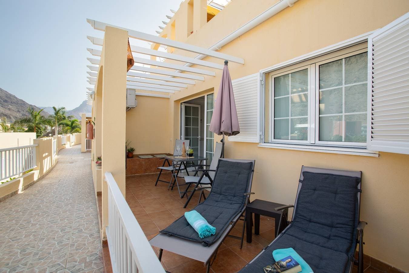 Foto 2 von 25: Ferienwohnung 'Mangueros Suite 18 Puerto de Mogán' mit Bergblick und Gemeinschaftspool