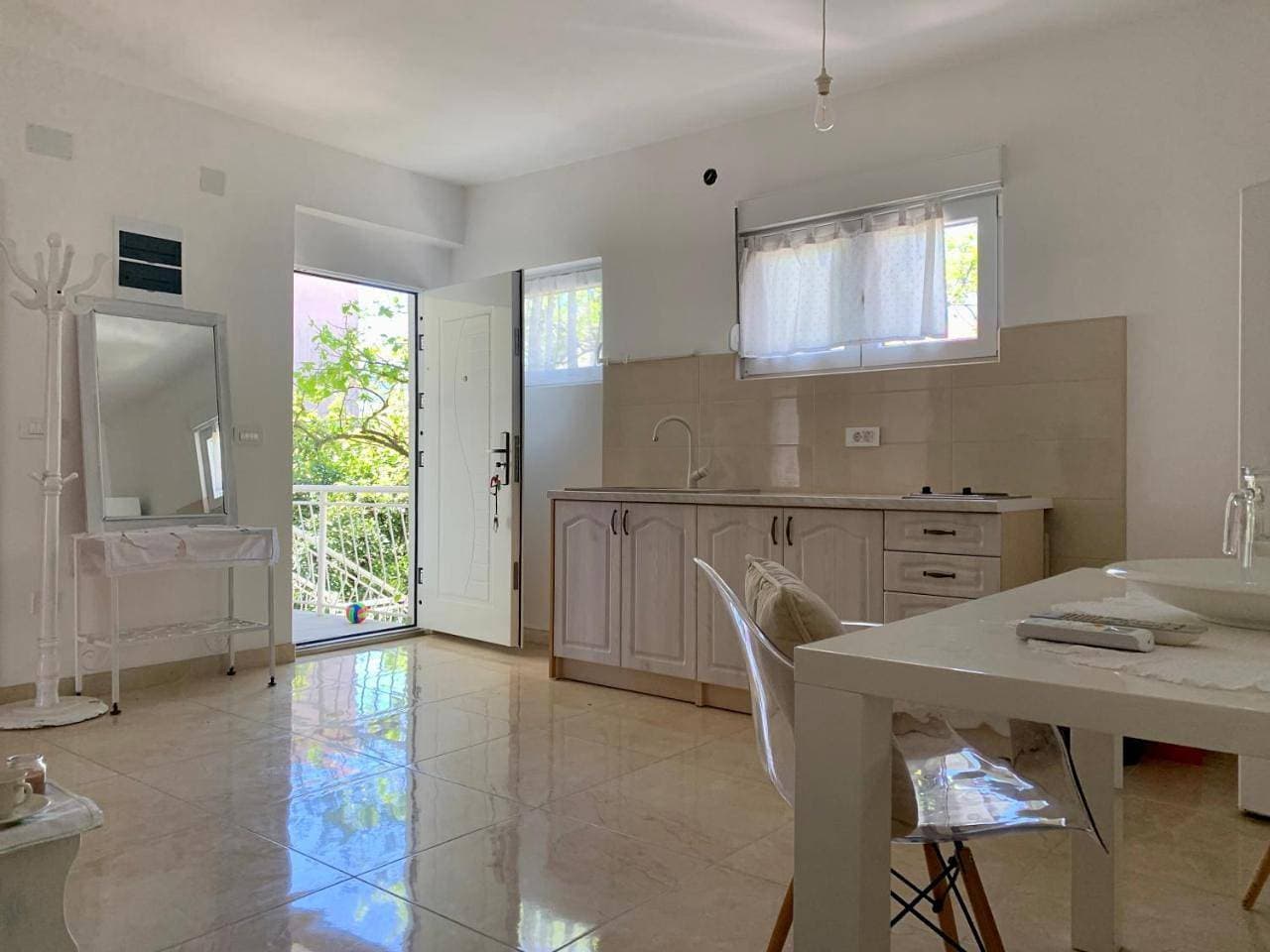 Foto 8 von 17: Two-Bedroom Apartment with Balcony and Sea View