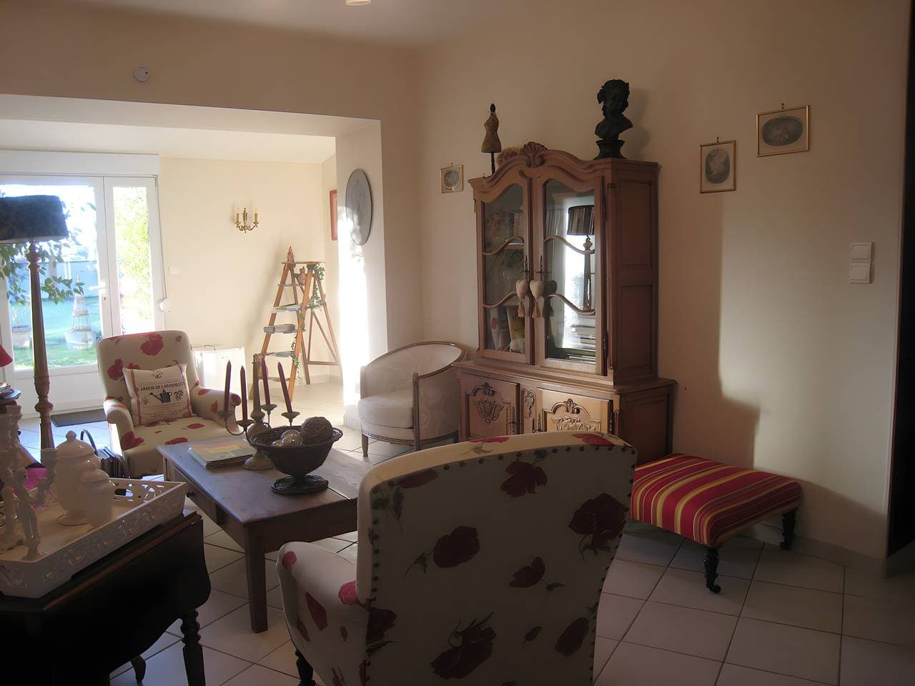 Foto 4 von 25: Gästezimmer „Les Charmilles – Chambre Bleue“